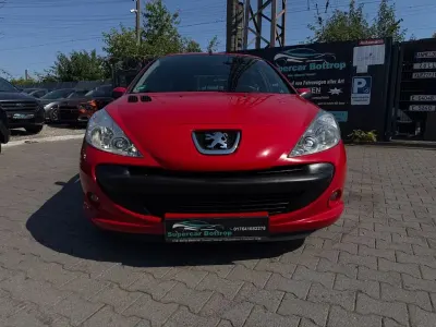 Gebraucht Peugeot 206+ Basis 60 PS (44 kW) 2009 Rot Kleinwagen