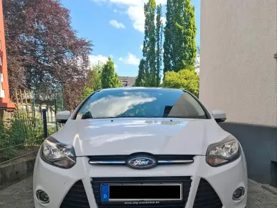 Gebraucht Ford Focus Champions Edition 125 PS (91 kW) 2012 Weiß Limousine
