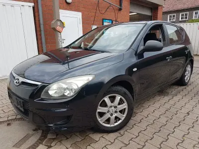 Gebraucht Hyundai i30 109 PS (80 kW) 2010 Schwarz Limousine