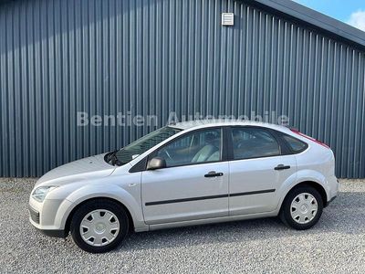 Używany Ford Focus Trend 109 KM (80 kW) 2006 Srebrny Sedan/Limuzyna