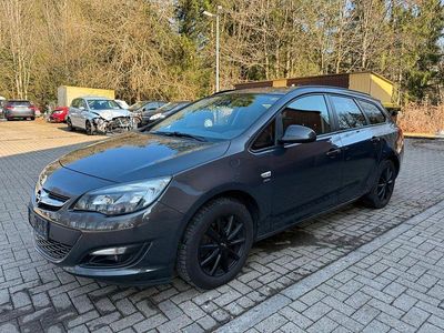 Gebraucht Opel Astra Edition 131 PS (96 kW) 2014 Grau Kombi