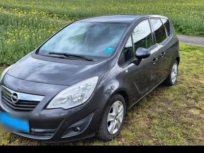 Gebraucht Opel Meriva Design Edition 101 PS (74 kW) 2011 Grau Van / Kleinbus