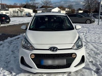 Gebraucht Hyundai i10 67 PS (49 kW) 2019 Weiß Kleinwagen
