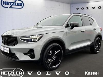 Neu Volvo XC40 Plus 163 PS (119 kW) 2026 Grau SUV