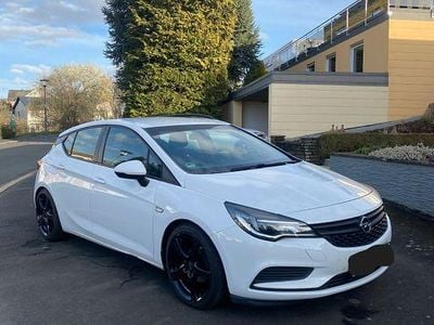 Gebraucht Opel Astra Active 105 PS (77 kW) 2016 Weiß Limousine