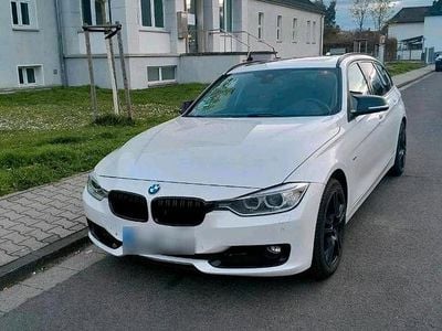 Gebraucht BMW 320 Sport Line 184 PS (135 kW) 2014 Schwarz Kombi