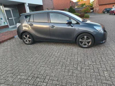 Gebraucht Toyota Verso 126 PS (92 kW) 2012 Grau Van / Kleinbus