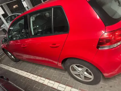 Gebraucht VW Golf VI 80 PS (58 kW) 2009 Rot Kleinwagen