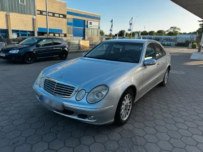 Gebraucht Mercedes E200 137 PS (100 kW) 2003 Silber Limousine