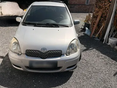 Gebraucht Toyota Yaris 87 PS (63 kW) 2004 Grau Kleinwagen