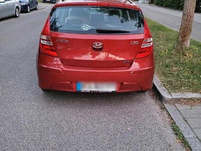 Rot Gebraucht 2011 Hyundai i30 Limousine | 2.990 € (Teuer)