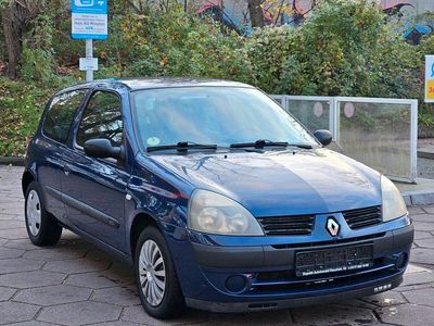 Blau Gebraucht 2004 Renault Clio II Kleinwagen | 2.499 € (Fairer Preis)