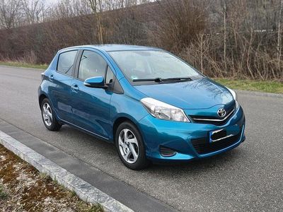 Gebraucht Toyota Yaris Edition 99 PS (72 kW) 2014 Blau Kleinwagen