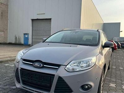 Gebraucht Ford Focus Trend 116 PS (85 kW) 2012 Grau Kombi