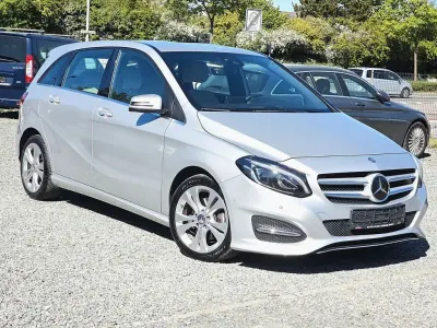 Używany Mercedes B200 136 KM (100 kW) 2015 Srebrny Minivan