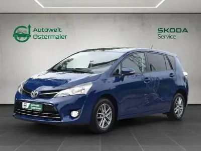Gebraucht Toyota Verso Skyview Edition 147 PS (108 kW) 2015 Blau Van / Kleinbus