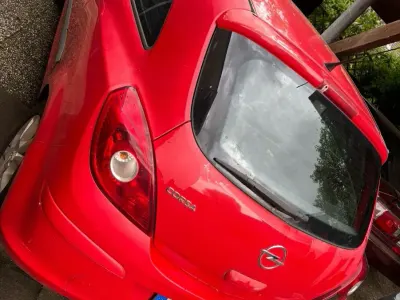 Usata Opel Corsa 60 CV (44 kW) 2009 Rosso Utilitaria
