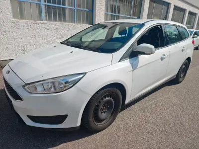 Gebraucht Ford Focus Trend 95 PS (69 kW) 2015 Weiß Kombi