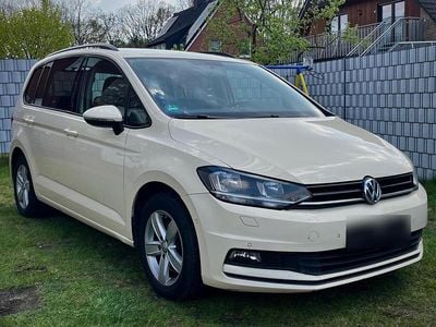 Gebraucht VW Touran 116 PS (85 kW) 2018 Gelb Van / Kleinbus