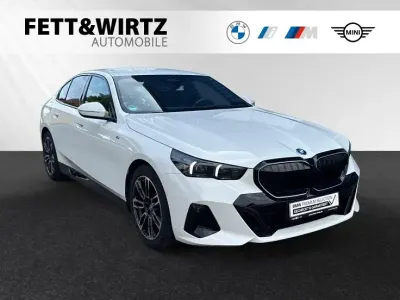 Gebraucht BMW 530e M Sport 299 PS (219 kW) 2024 Alpinweiss Limousine