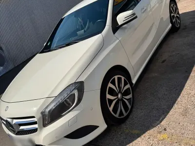 Gebraucht Mercedes A180 Urban 122 PS (89 kW) 2013 Weiß Kleinwagen