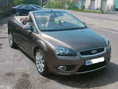 Gebraucht Ford Focus Cabriolet Titanium 136 PS (100 kW) 2007 Braun Cabrio