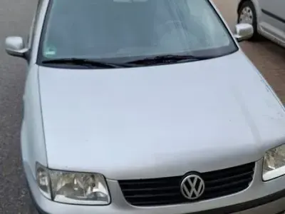 Gebraucht VW Polo Basis 50 PS (36 kW) 2000 Silber Limousine