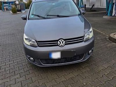 Używany VW Touran 140 KM (102 kW) 2015 Szary Minivan