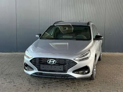 Neu Hyundai i30 Comfort 101 PS (74 kW) 2025 Shimmering silver Kombi