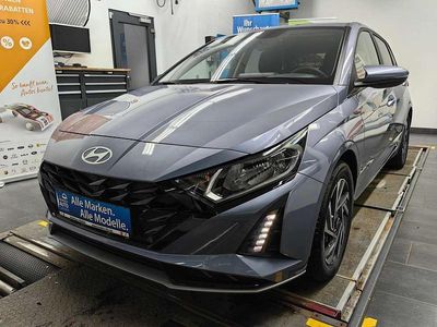 Neu Hyundai i20 Trend 90 PS (66 kW) 2026 Meta blue / mic Kleinwagen