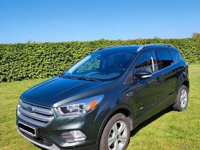 Second-hand Ford Kuga Titanium 179 CP (131 kW) 2017 Verde SUV