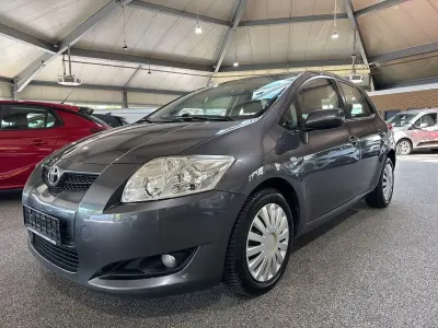 Gebraucht Toyota Auris Life 101 PS (74 kW) 2009 Grau Kleinwagen
