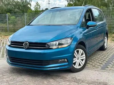 Gebraucht VW Touran Trendline 150 PS (110 kW) 2019 Weiß Van / Kleinbus