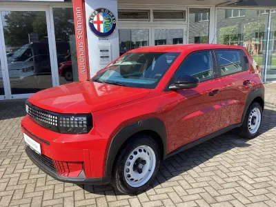 Gebraucht Fiat Grande Panda Red 83 kW (113 PS) 2025 Rot Kleinwagen