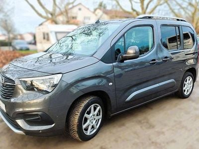 Grau Gebraucht 2020 Opel Combo Life Innovation Van / Kleinbus | 15.900 € (Guter Preis)