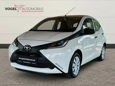 Gebraucht Toyota Aygo Business Edition 69 PS (50 kW) 2016 Weiß Kleinwagen