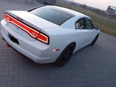 Second-hand Dodge Charger 373 CP (274 kW) 2011 Alb Berlinǎ