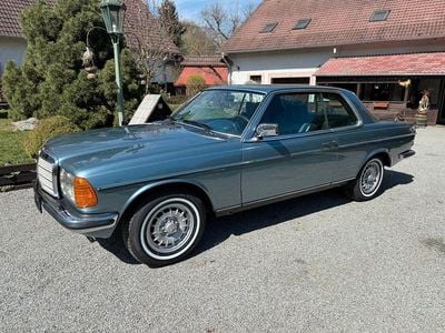 Gebraucht Mercedes 280 185 PS (136 kW) 1977 Blau