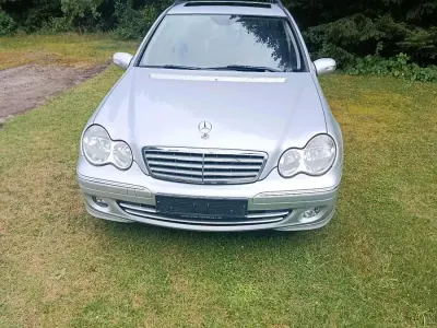 Gebraucht Mercedes 220 150 PS (110 kW) 2006 Silber Kombi
