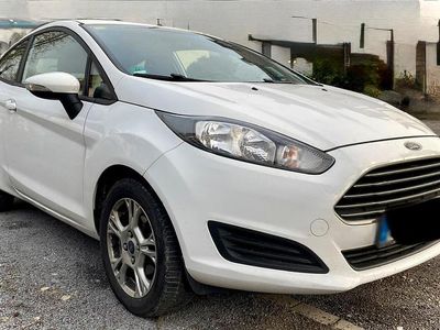 Gebraucht Ford Fiesta 65 PS (47 kW) 2014 Weiß Kleinwagen