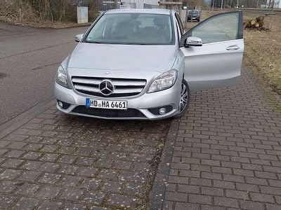 Gebraucht Mercedes B180 166 PS (122 kW) 2012 Silber Van / Kleinbus
