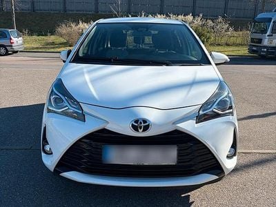 Usata Toyota Yaris 111 CV (81 kW) 2019 Bianco Utilitaria