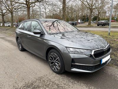 Grau Gebraucht 2025 Skoda Octavia Tour Kombi | 40.990 € (Fairer Preis)