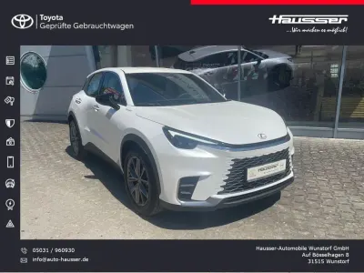 Neu Lexus LBX 136 PS (100 kW) 2026 Titaniumweiß SUV