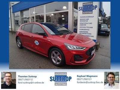 Gebraucht Ford Focus 155 PS (114 kW) 2024 Fantasticrot metallic (metallic) Limousine