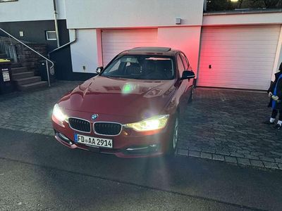 Gebraucht BMW 320 184 PS (135 kW) 2014 Rot Limousine