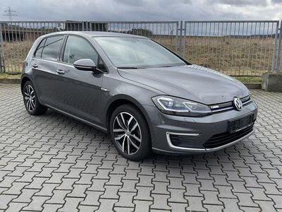 Gebraucht VW Golf 100 kW (136 PS) 2020 Grau Limousine