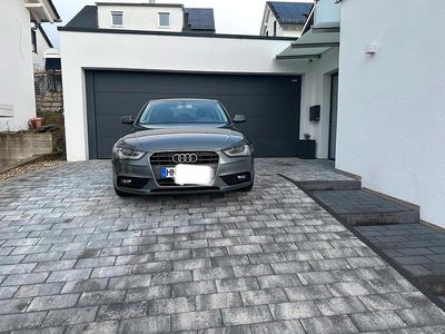 Grau Gebraucht 2015 Audi A4 Limousine | 10.900 €