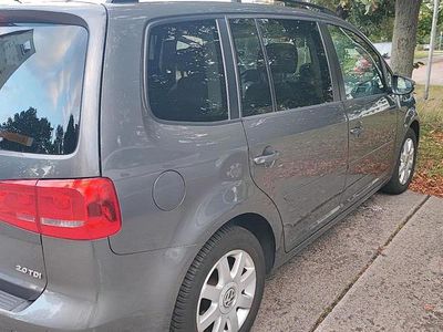 Gebraucht VW Touran 140 PS (102 kW) 2014 Grau Van / Kleinbus