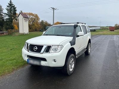 Weiß Gebraucht 2011 Nissan Pathfinder SUV | 11.500 € (Teuer)
